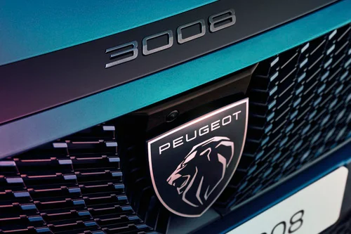 2024 Peugeot e-3008 badge