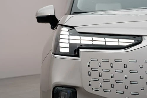Lexus EM90 headlight